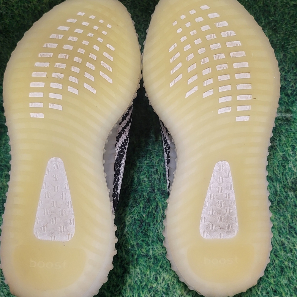 Yeezy 350 V2 Zebra Sneakers Size 7 Men (8.5 Wmn) - Picture 9 of 9